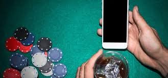 Người chơi Việt Nam trải nghiệm game slot online trên điện thoại tại 69 Casino
